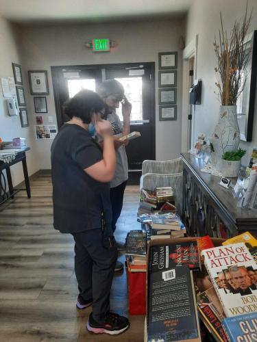 Book-distribution-at-Beehive-2