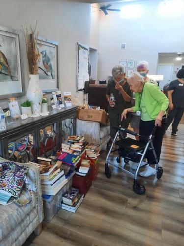 Book-distribution-at-Beehive1